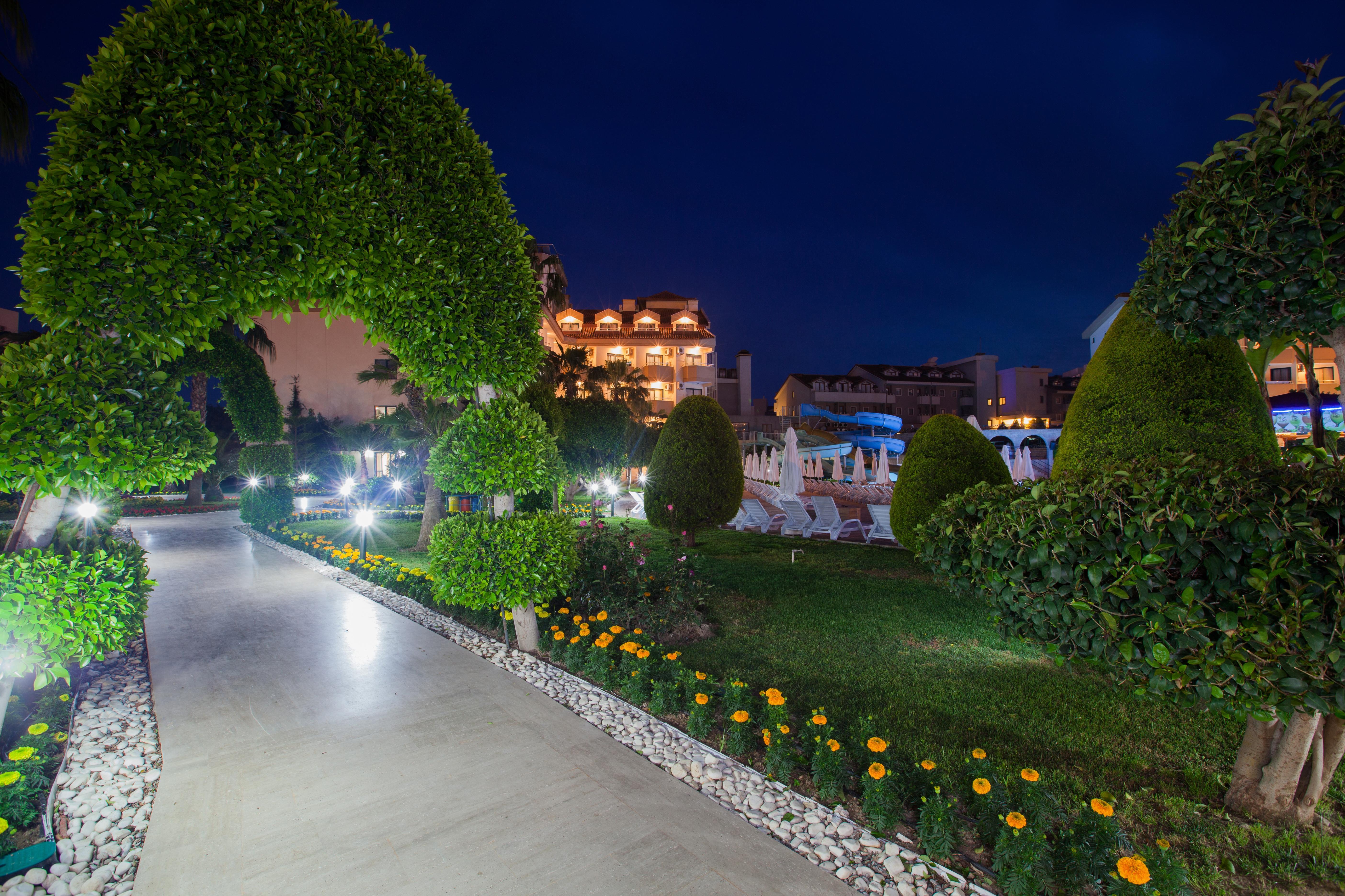 Grand Seker 4* Side